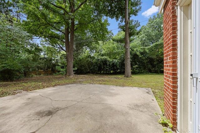 8020 Manor Road, Leawood, KS 66206