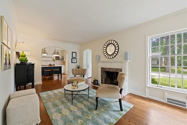 8020 Manor Road, Leawood, KS 66206