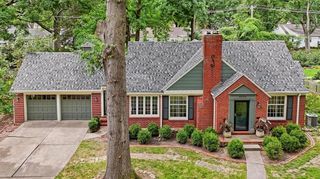 8020 Manor Road, Leawood, KS 66206