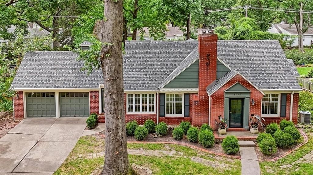 8020 Manor Road, Leawood, KS 66206
