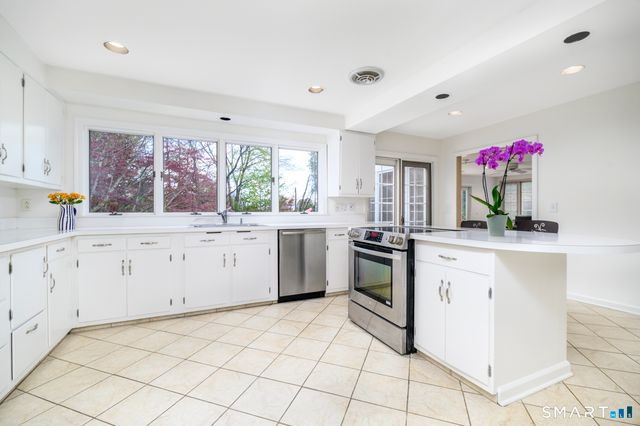 163 West Hill Road, Stamford, CT 06902