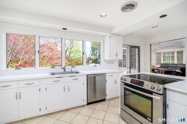 163 West Hill Road, Stamford, CT 06902