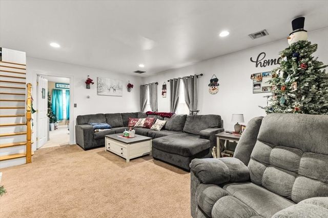 383-385 Tremont, Taunton, MA 02780