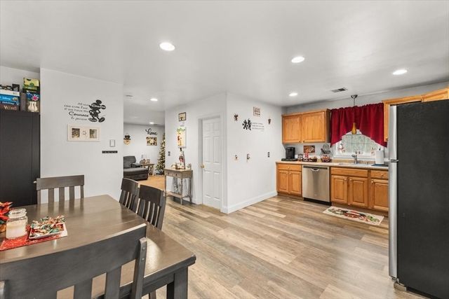 383-385 Tremont, Taunton, MA 02780