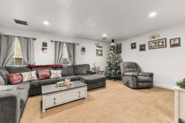 383-385 Tremont, Taunton, MA 02780