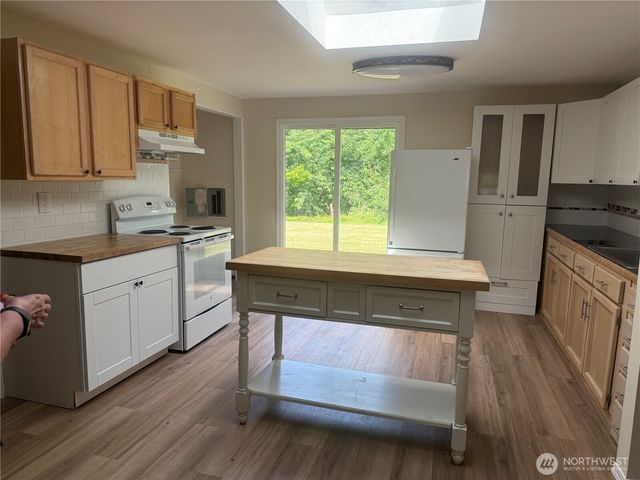 9618 Holly Drive, Everett, WA 98204