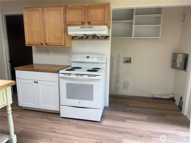 9618 Holly Drive, Everett, WA 98204