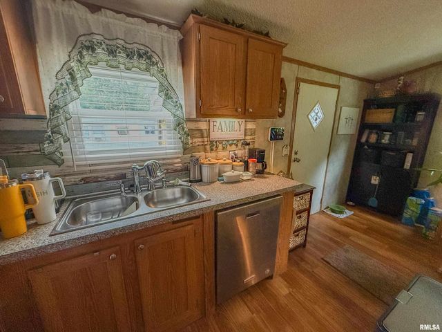 325 E WEBSTER Street, Herrin, IL 62948