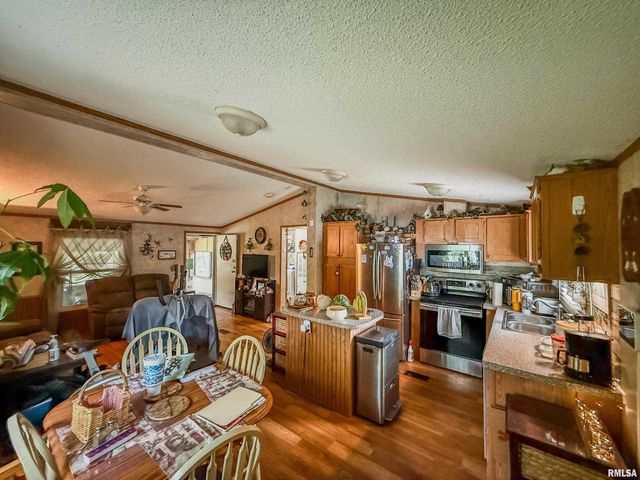 325 E WEBSTER Street, Herrin, IL 62948