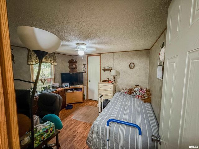 325 E WEBSTER Street, Herrin, IL 62948