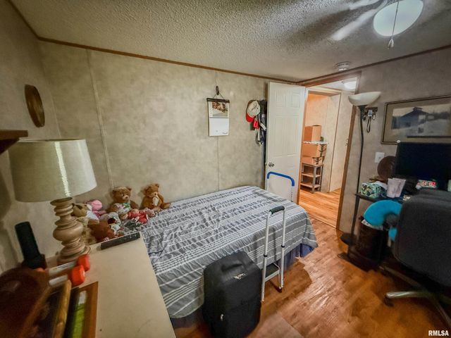 325 E WEBSTER Street, Herrin, IL 62948