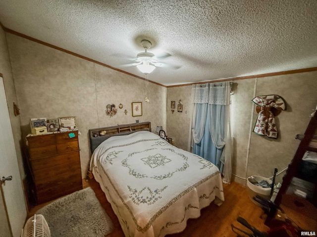 325 E WEBSTER Street, Herrin, IL 62948