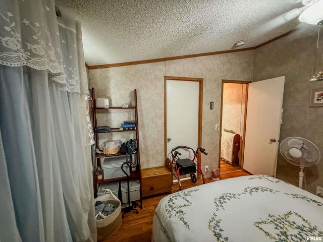 325 E WEBSTER Street, Herrin, IL 62948