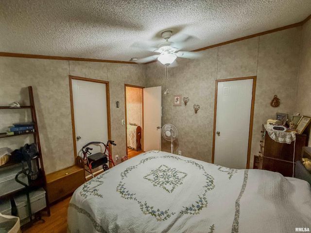 325 E WEBSTER Street, Herrin, IL 62948