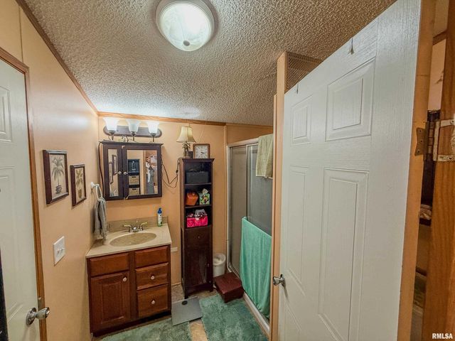 325 E WEBSTER Street, Herrin, IL 62948