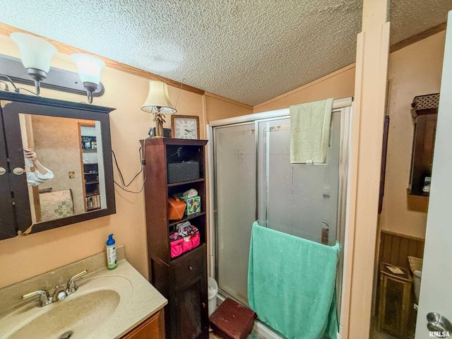 325 E WEBSTER Street, Herrin, IL 62948