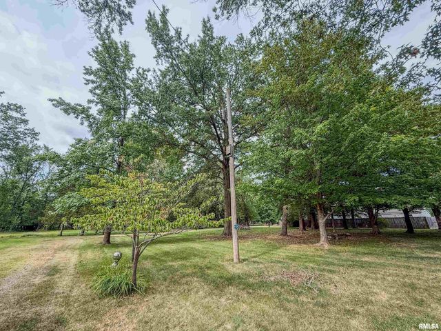 325 E WEBSTER Street, Herrin, IL 62948