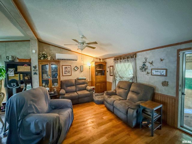 325 E WEBSTER Street, Herrin, IL 62948