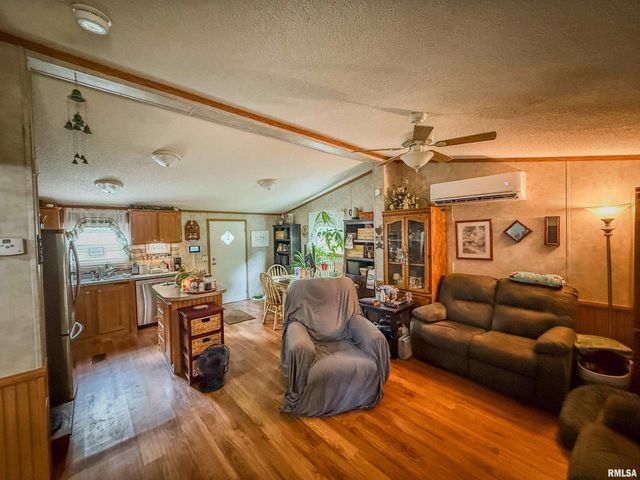 325 E WEBSTER Street, Herrin, IL 62948