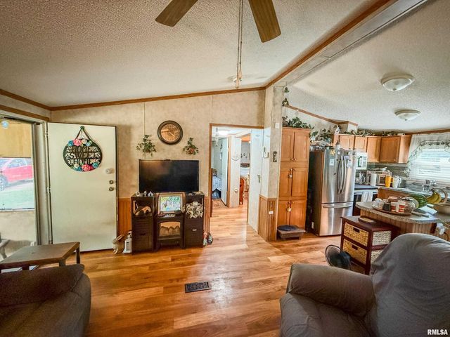 325 E WEBSTER Street, Herrin, IL 62948