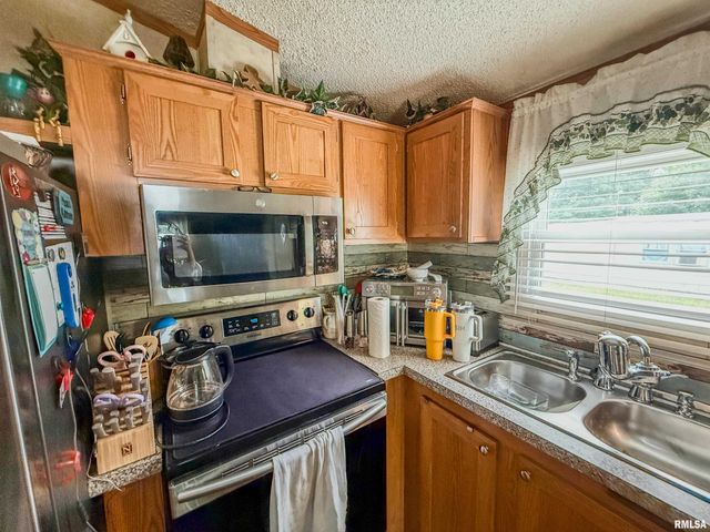 325 E WEBSTER Street, Herrin, IL 62948