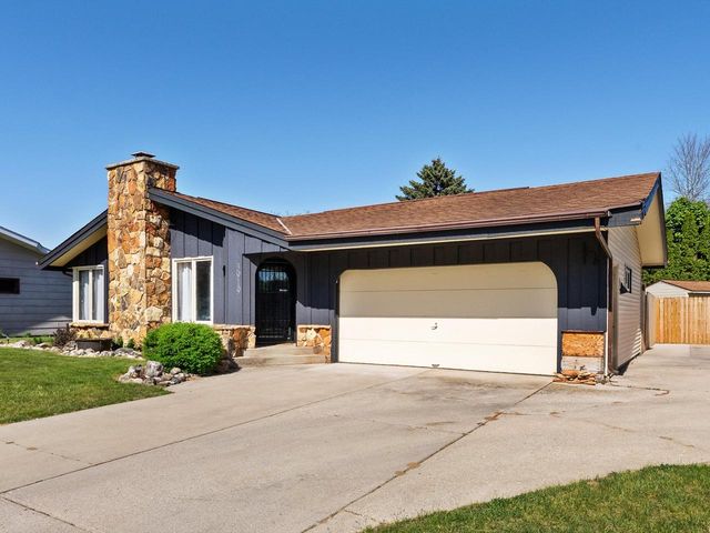 3919 Martin LANE, Two Rivers, WI 54241