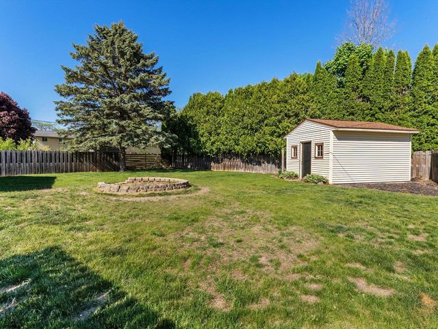 3919 Martin LANE, Two Rivers, WI 54241