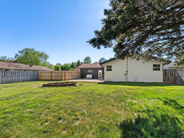 3919 Martin LANE, Two Rivers, WI 54241