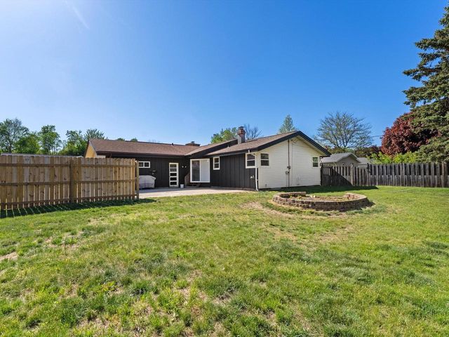 3919 Martin LANE, Two Rivers, WI 54241
