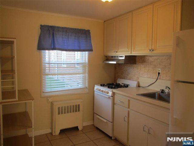 110 HASTINGS Avenue 110, Rutherford, NJ 07070