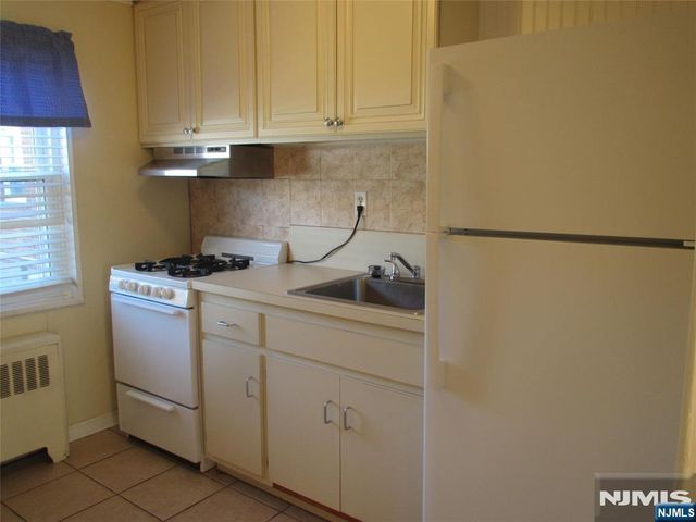 110 HASTINGS Avenue 110, Rutherford, NJ 07070