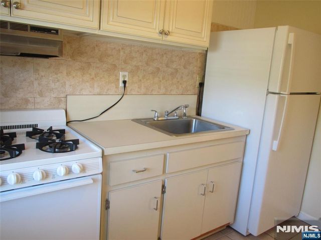 110 HASTINGS Avenue 110, Rutherford, NJ 07070