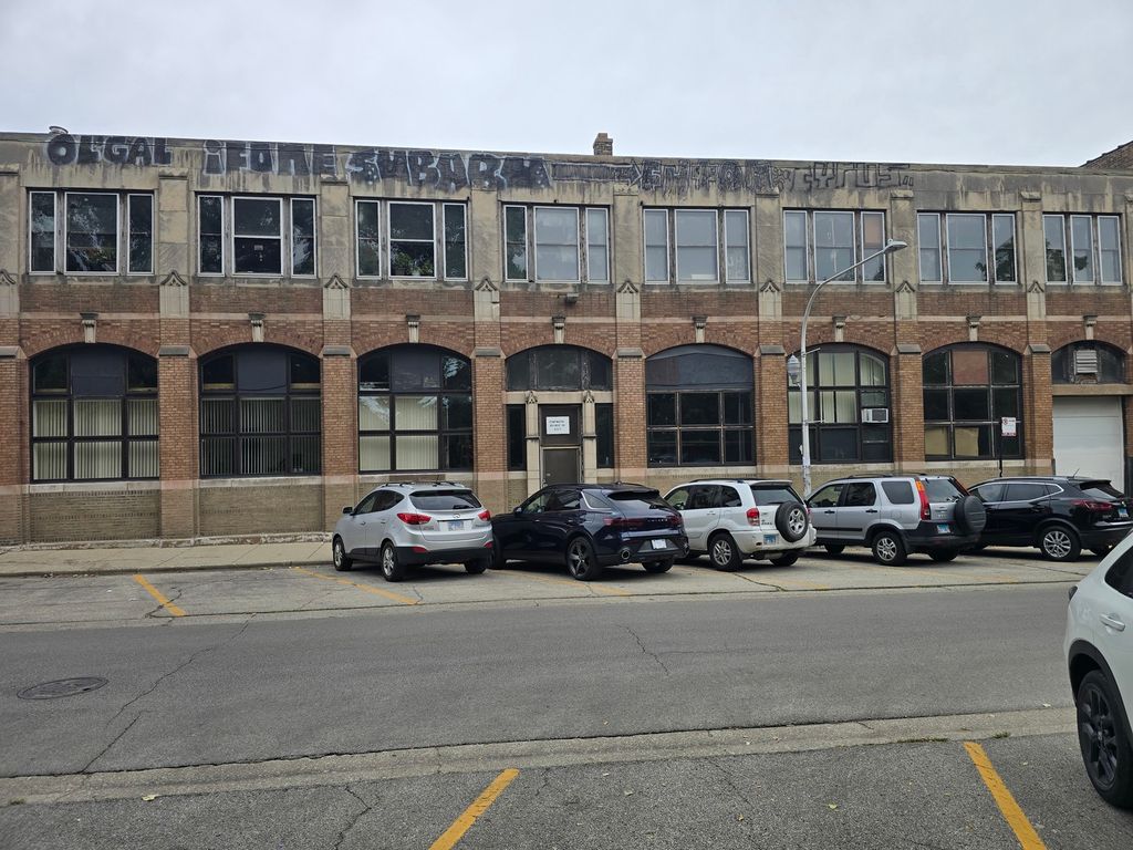 4321 N Ravenswood Avenue, Chicago, IL 60613 — exterior