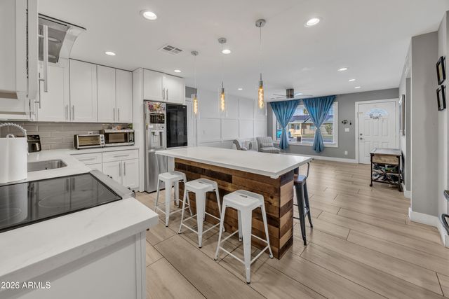 2115 W MORROW Drive, Phoenix, AZ 85027