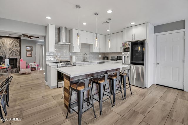 2115 W MORROW Drive, Phoenix, AZ 85027