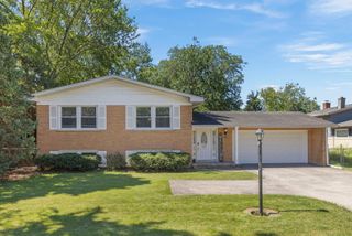 573 Maple Avenue, Lisle, IL 60532
