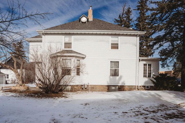 514 2nd Avenue SE, Jamestown, ND 58401