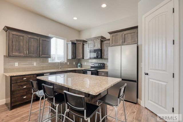 3918 E Hazelwood Way, Ammon, ID 83406