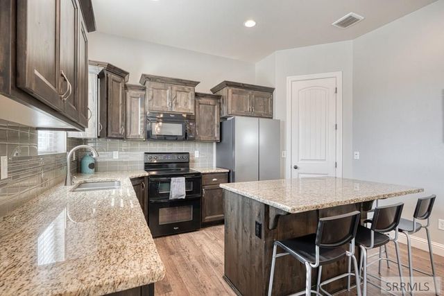 3918 E Hazelwood Way, Ammon, ID 83406