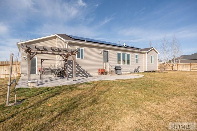 3918 E Hazelwood Way, Ammon, ID 83406