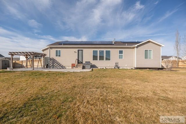 3918 E Hazelwood Way, Ammon, ID 83406