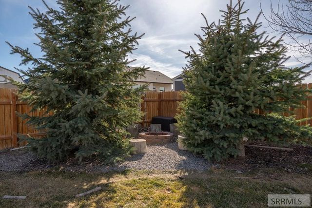 3918 E Hazelwood Way, Ammon, ID 83406