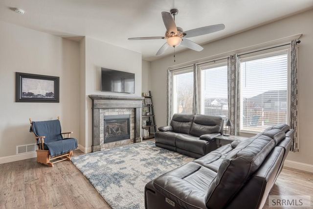 3918 E Hazelwood Way, Ammon, ID 83406