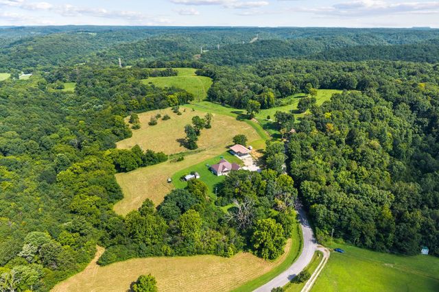 8551 Crawley Hill Rd, Mount Pleasant, TN 38474