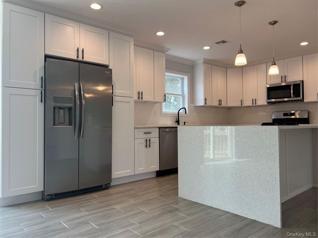35 Babylon Road, Mastic Beach, NY 11951