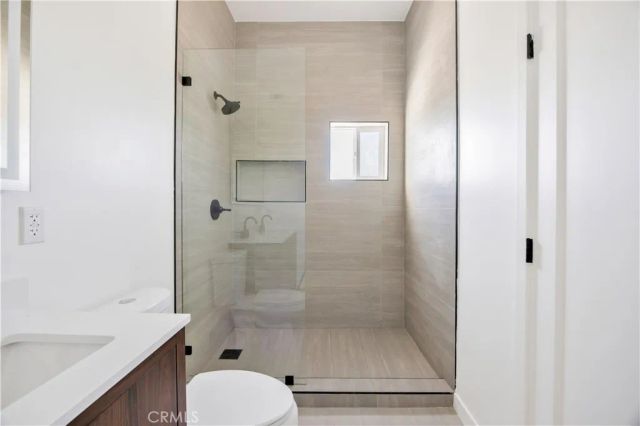 10905 Dalerose Avenue B, Inglewood, CA 90304