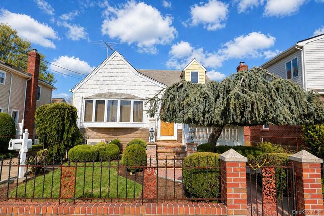 154 Scherer Boulevard, Franklin Square, NY 11010