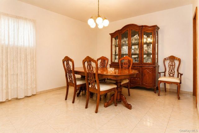 154 Scherer Boulevard, Franklin Square, NY 11010