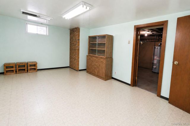 154 Scherer Boulevard, Franklin Square, NY 11010