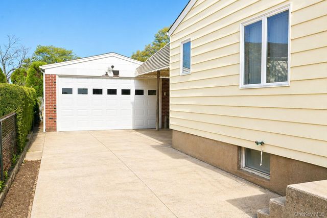 154 Scherer Boulevard, Franklin Square, NY 11010